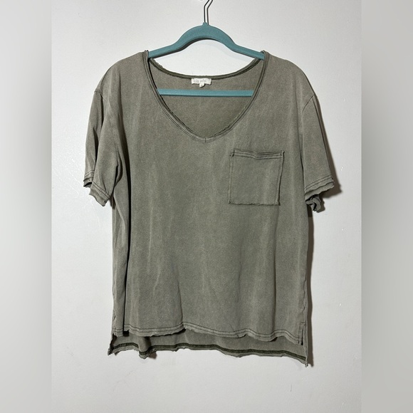 LA MIEL Tops - La miel Oversized V-Neck Raw Hem Pocket Tee Size Large